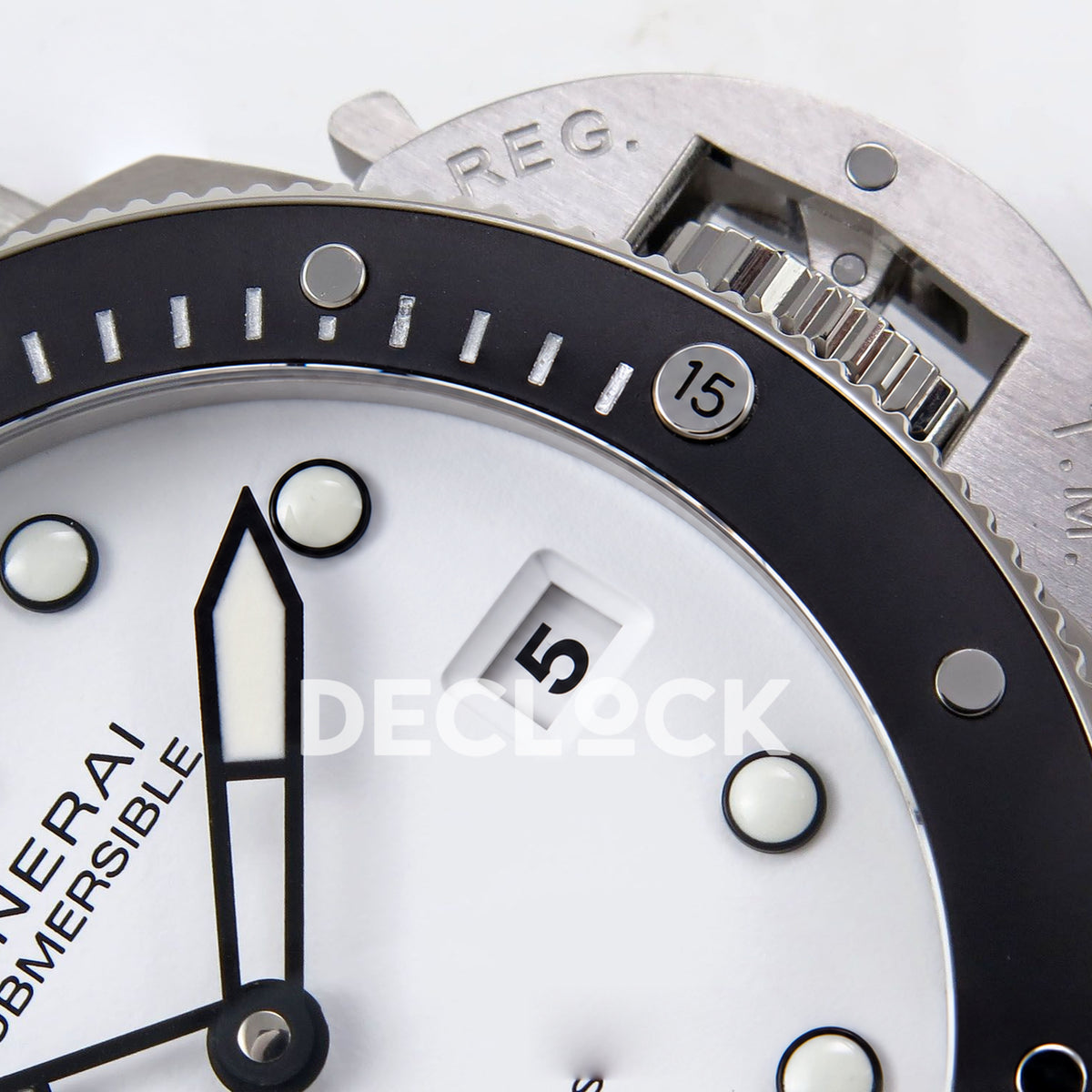 Panerai Submersible Luna Rossa PAM01579 White Dial VSF P900 replica - crown date detail