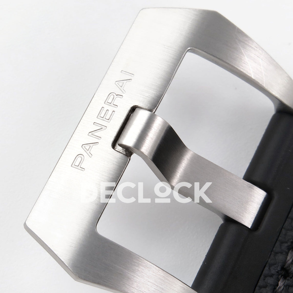 Panerai Submersible Luna Rossa PAM01579 White Dial VSF P900 replica - buckle engraving