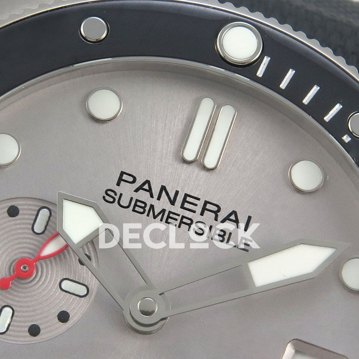 Panerai Submersible QuarantaQuattro Luna Rossa PAM01681 Silver Dial VSF P900 replica - upper dial detail