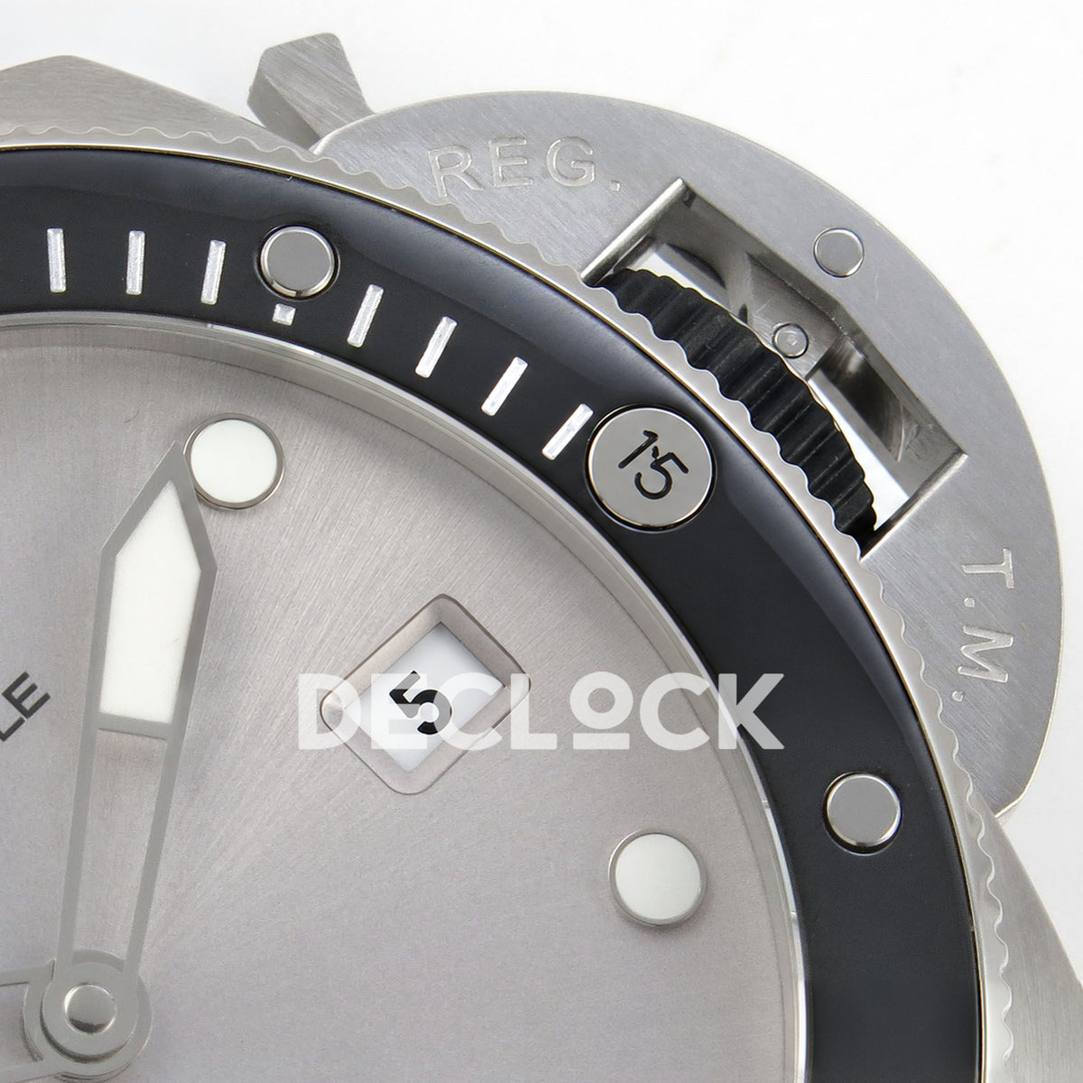Panerai Submersible QuarantaQuattro Luna Rossa PAM01681 Silver Dial VSF P900 replica - crown date detail