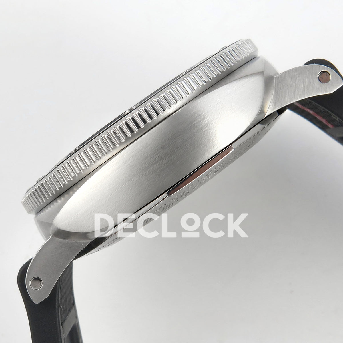 Panerai Submersible QuarantaQuattro Luna Rossa PAM01681 Silver Dial VSF P900 replica - case profile