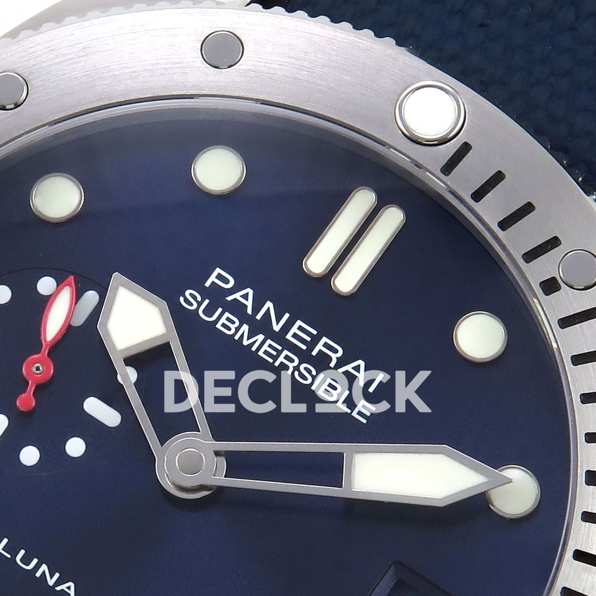 Panerai Submersible QuarantaQuattro Luna Rossa PAM01391 Blue Fabric VSF P900 replica - upper dial detail