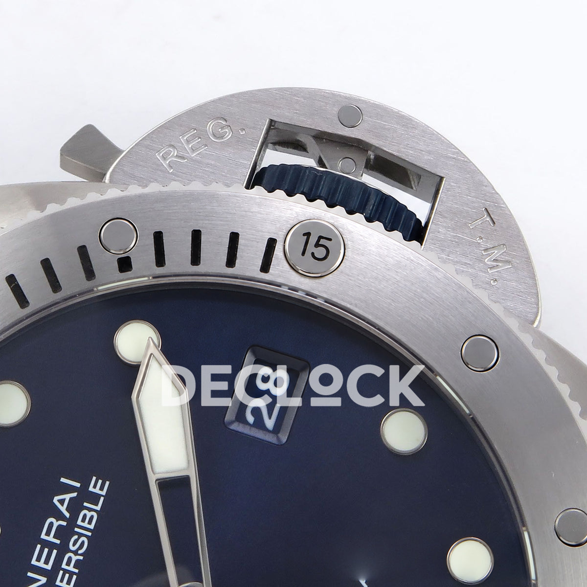 Panerai Submersible QuarantaQuattro Luna Rossa PAM01391 Blue Fabric VSF P900 replica - crown date detail