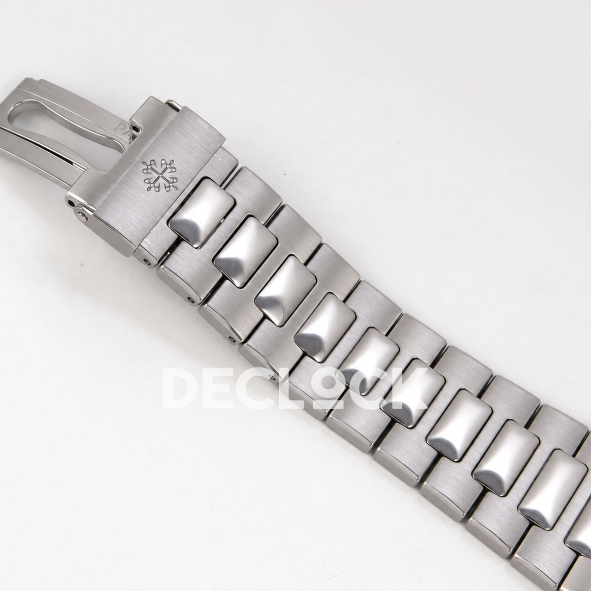 Patek Philippe Nautilus 5711 AGF, blue dial, DPB330 — bracelet clasp