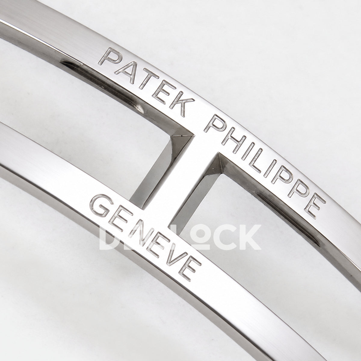 Patek Philippe Nautilus 5711 AGF, blue dial, DPB330 — clasp engraving