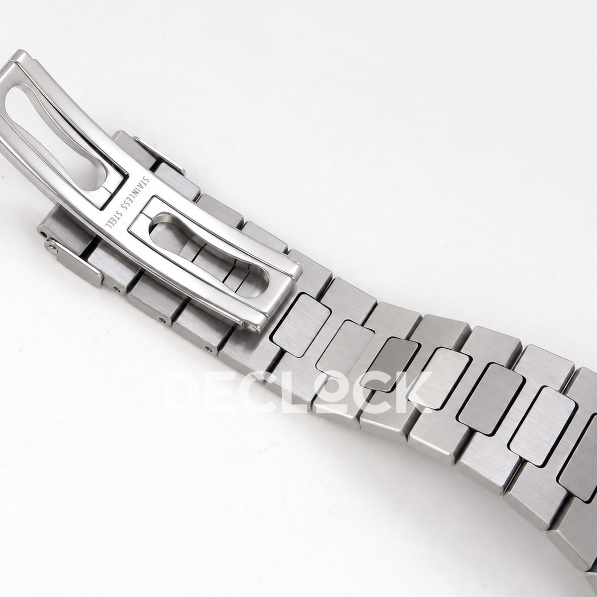 Patek Philippe Nautilus 5711 AGF, blue dial, DPB330 — folded clasp