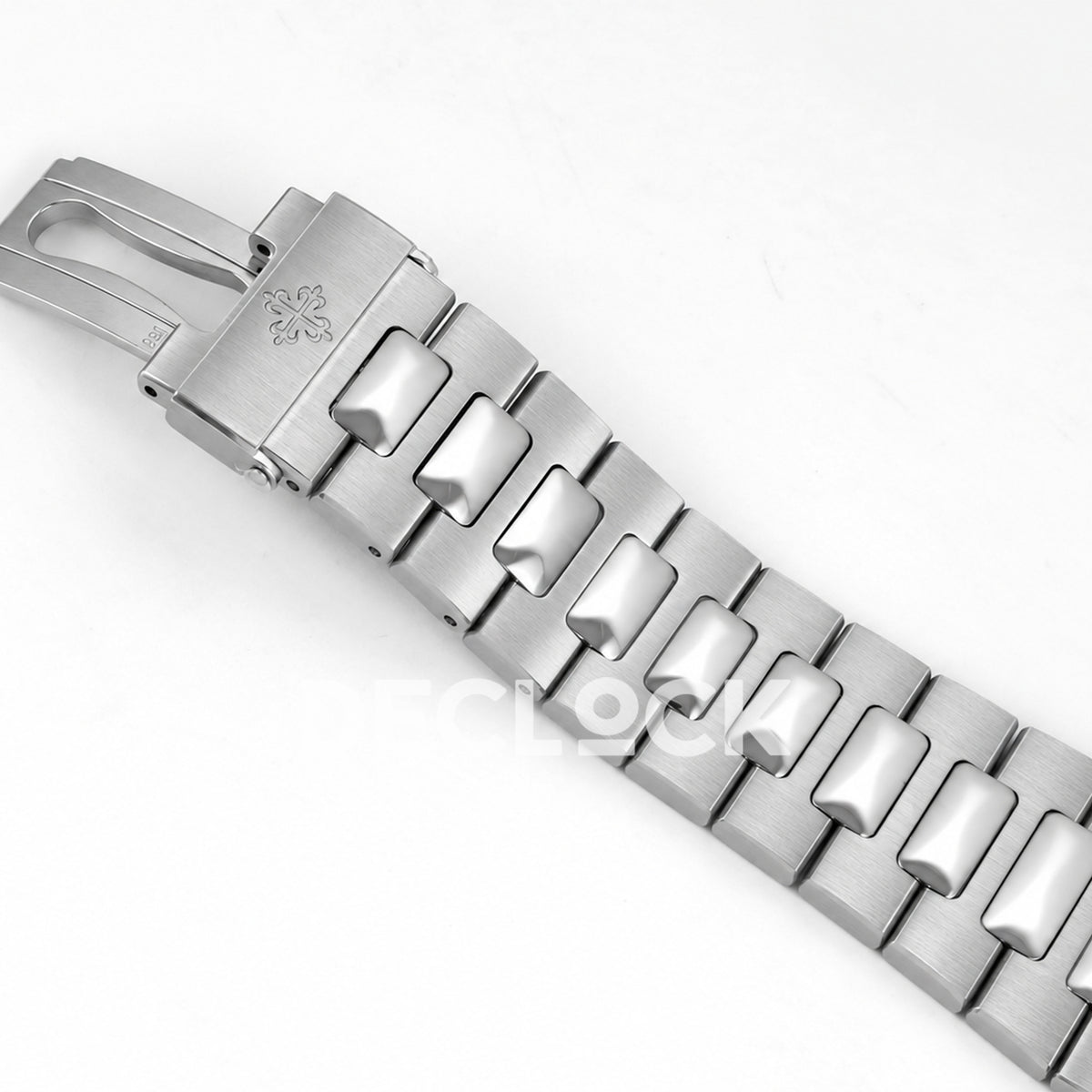 Patek Philippe Nautilus 5711 DDF 2006 V2, blue dial, DPB330 — bracelet clasp