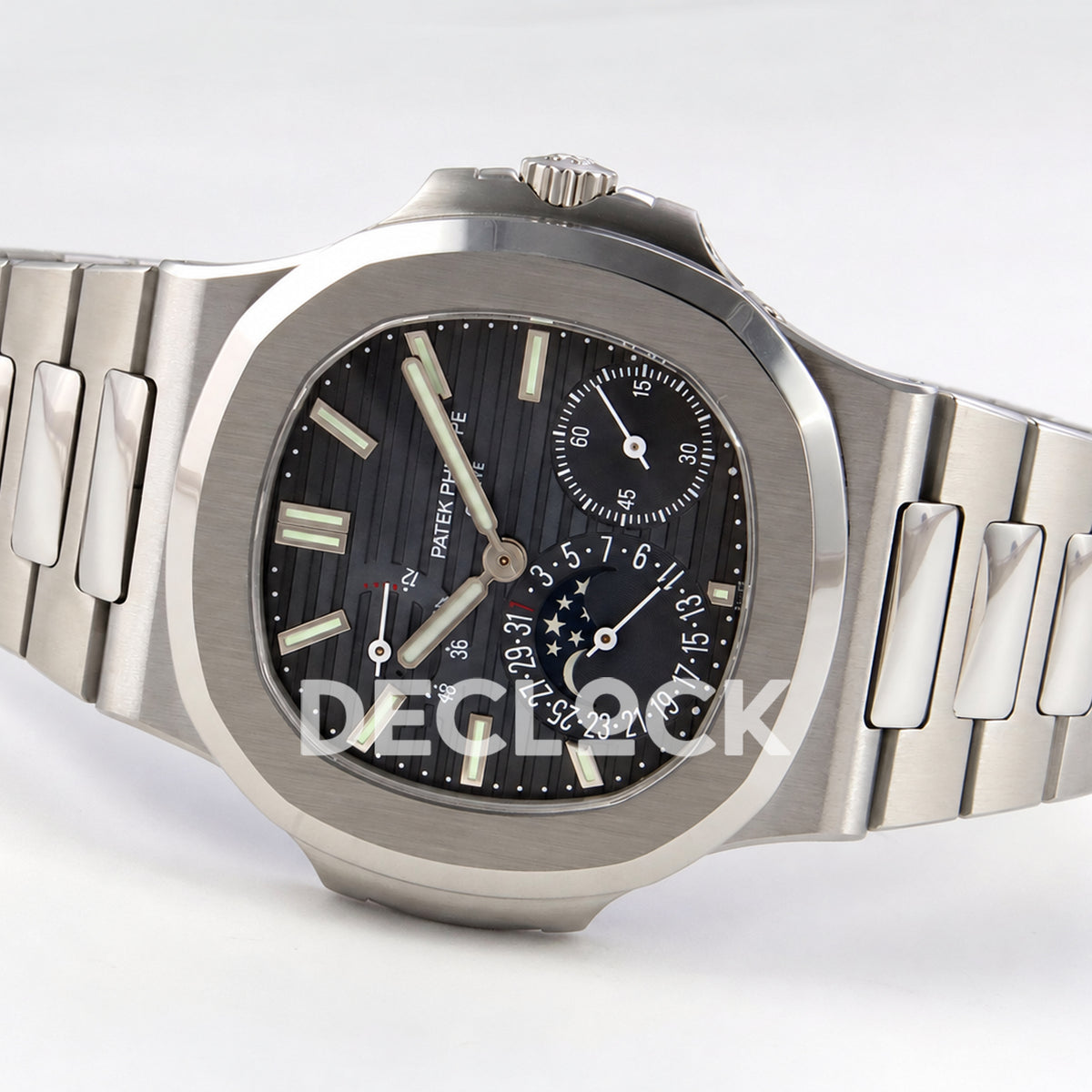 Patek Philippe Nautilus 5712/1A-001 UMI blue dial - bracelet angle