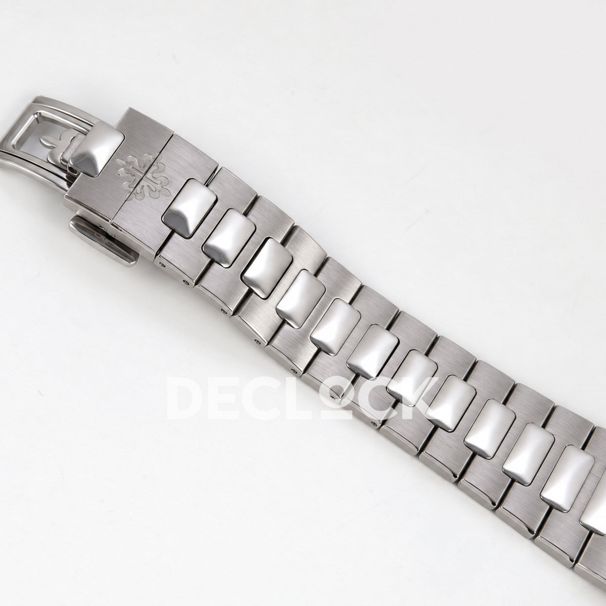 Patek Philippe Nautilus 5712/1A-001 UMI blue dial - bracelet clasp