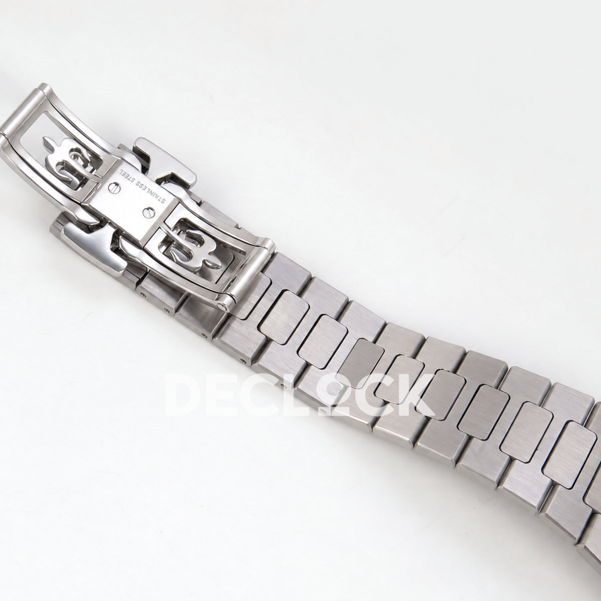 Patek Philippe Nautilus 5712/1A-001 UMI blue dial - open bracelet