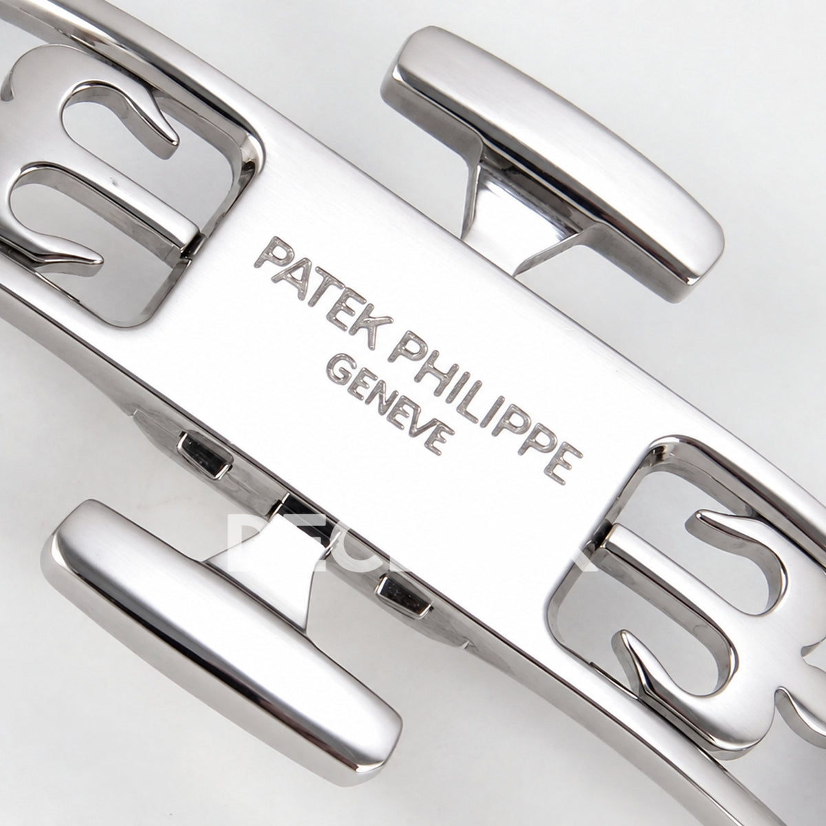 Patek Philippe Nautilus 5712/1A-001 UMI blue dial - clasp engraving