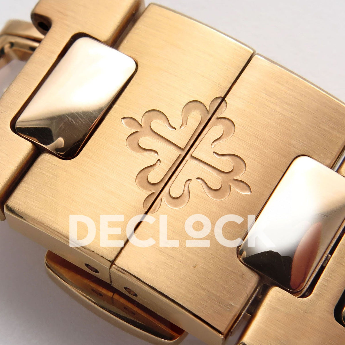 Patek Philippe Nautilus 5712/1R PPF V4+ brown dial rose-gold-plated steel watch, Calatrava cross on the clasp, close-up