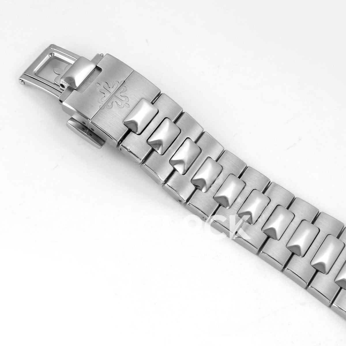 Patek Philippe Nautilus 5712 WSF blue dial steel watch, complete outer clasp and steel bracelet