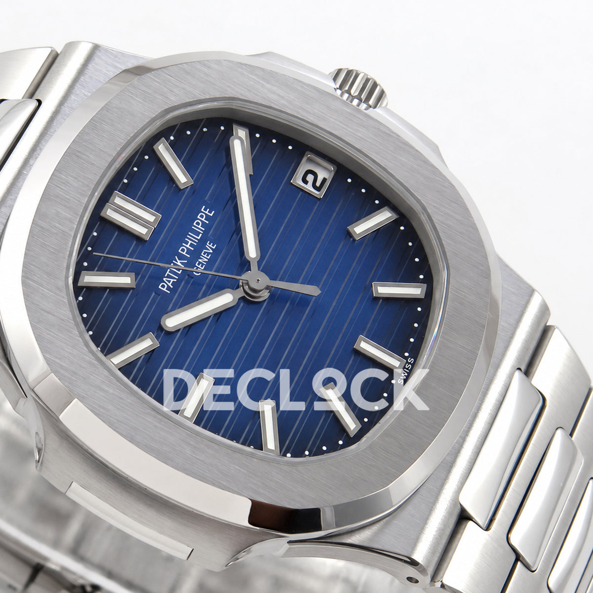 Patek Philippe Nautilus 5811 DDF weighted, blue dial, DD330 — blue dial angle