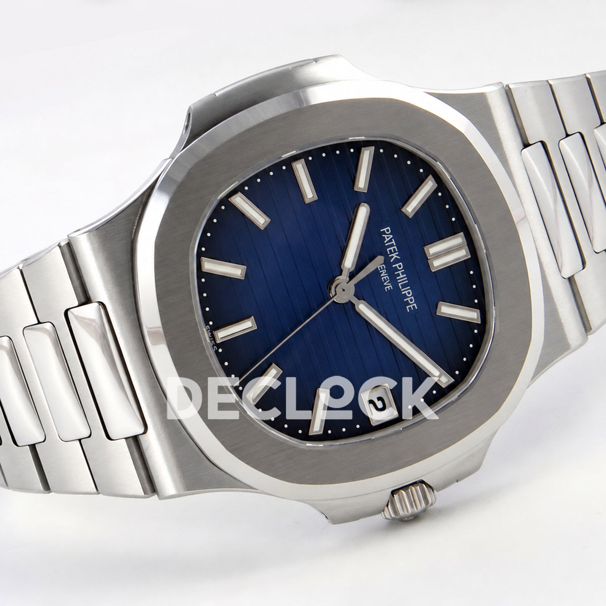 Patek Philippe Nautilus 5811 DDF weighted, blue dial, DD330 — bracelet front angle