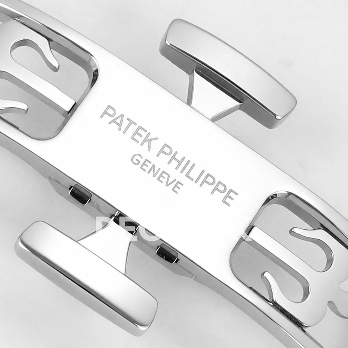 Patek Philippe Nautilus 5811 DDF weighted, blue dial, DPB330 — clasp engraving