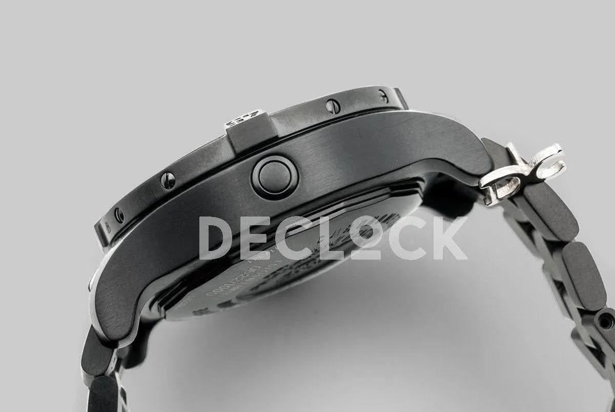 Replica Breitling Avenger II Seawolf Blacksteel Yellow Dial in DLC Steel on Bracelet |  Declock.