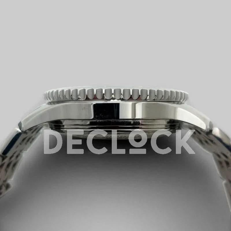 Replica Breitling Navitimer World Chronograph |  Declock.