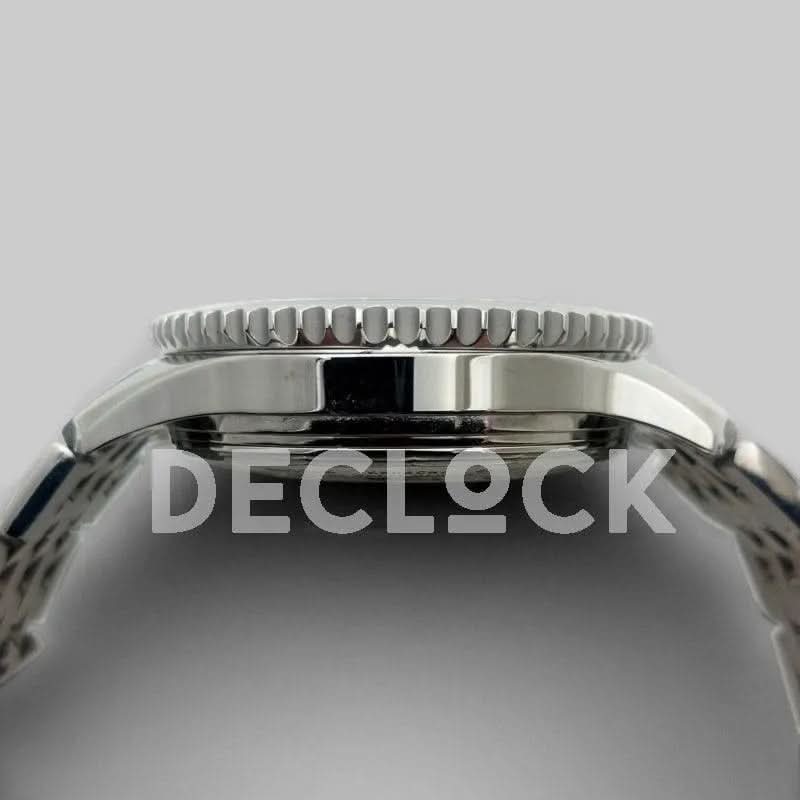 Replica Breitling Navitimer World Chronograph