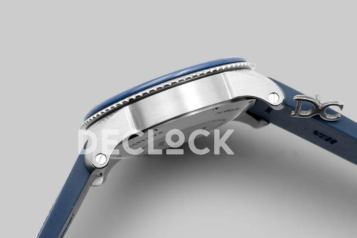 Replica Cartier Calibre de Cartier Diver Blue Dial in Steel on Blue Bezel