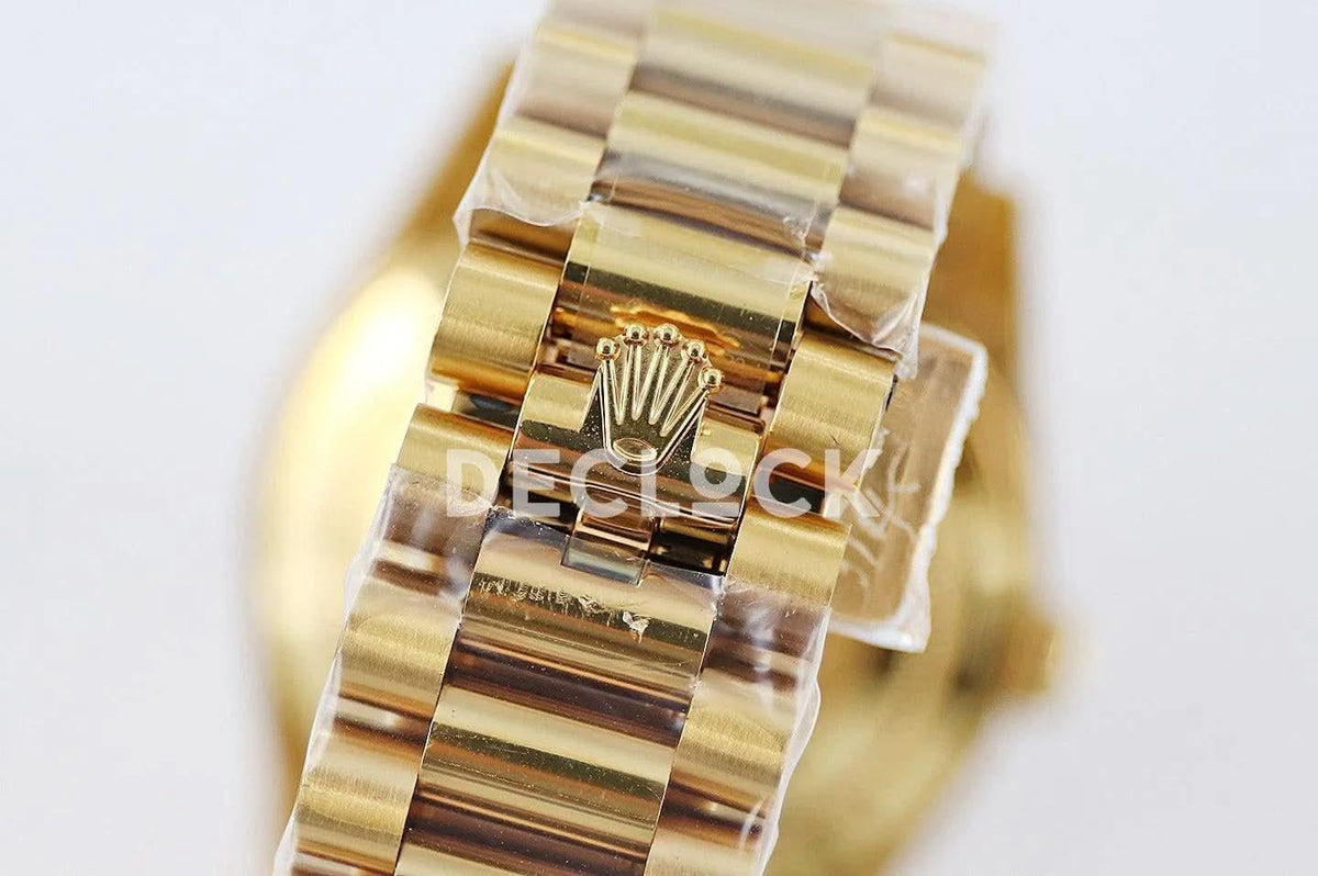 Replica Rolex Day-Date 40 228235 Silver Dial in Yellow Gold |  Declock.