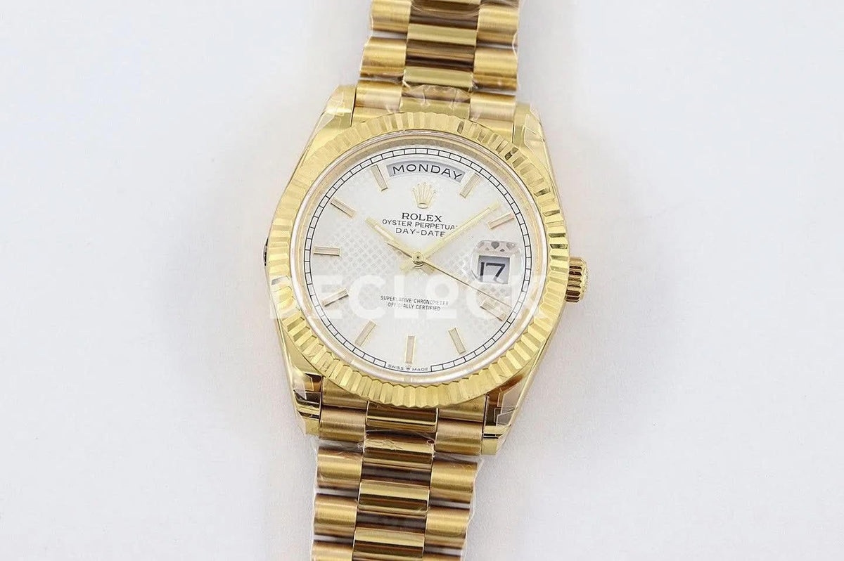 Replica Rolex Day-Date 40 228238 White Dial in Yellow Gold Diagonal Motif |  Declock.