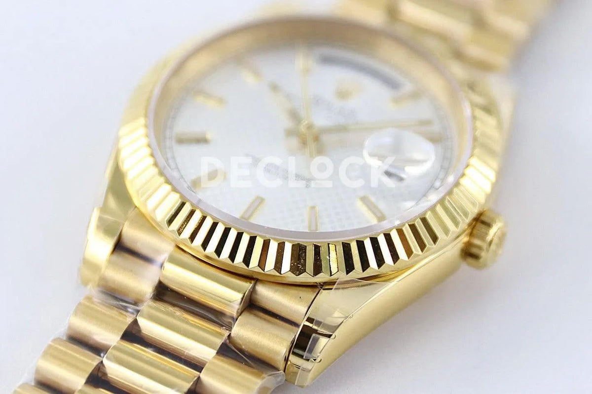 Replica Rolex Day-Date 40 228238 White Dial in Yellow Gold Diagonal Motif |  Declock.
