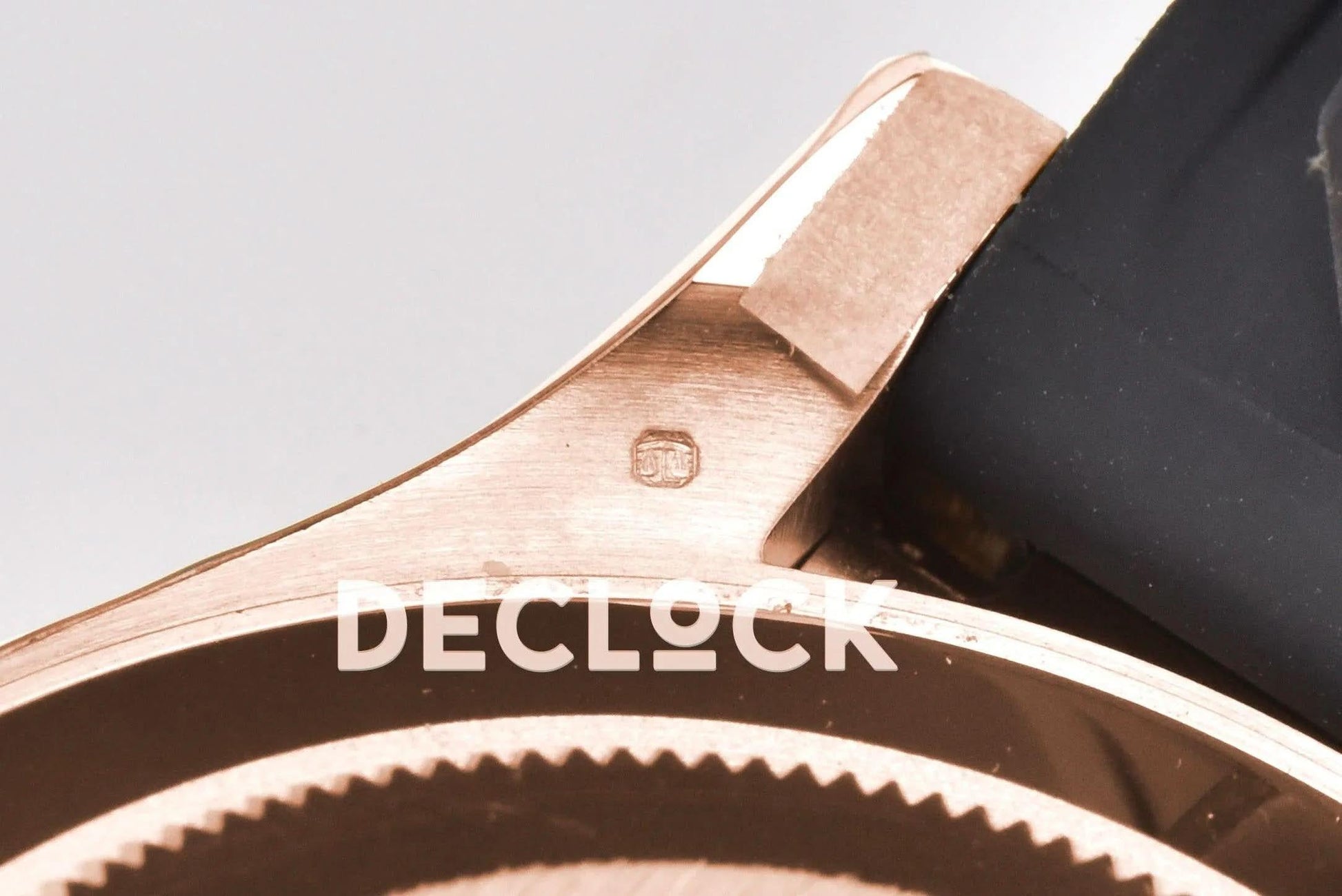 Replica Rolex Daytona 116515 Chocolate Dial in Rose Gold on Rubber Strap |  Declock.