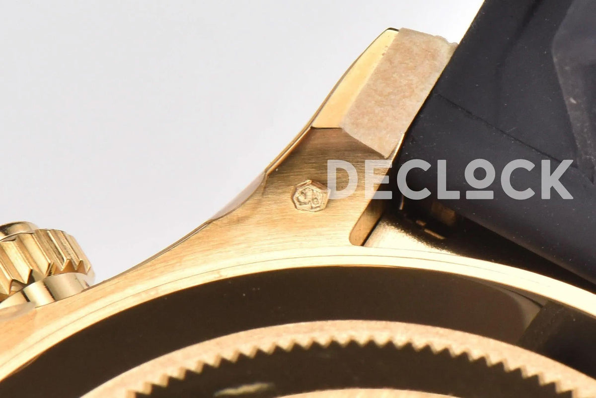 Replica Rolex Daytona 116518LN Black Dial in Yellow Gold on Rubber Strap |  Declock.