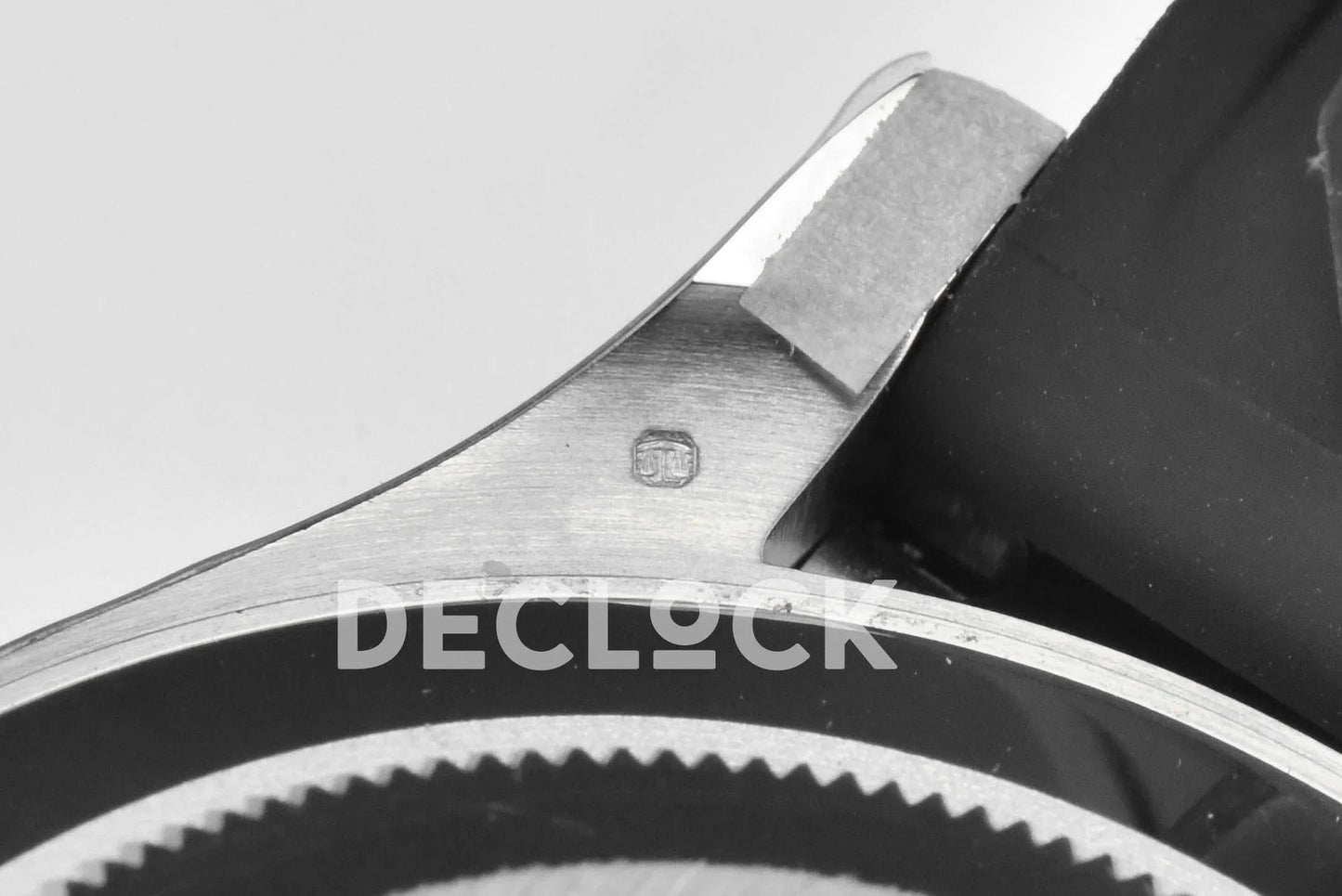 Replica Rolex Daytona 116519 White Dial in White Gold on Rubber Strap |  Declock.