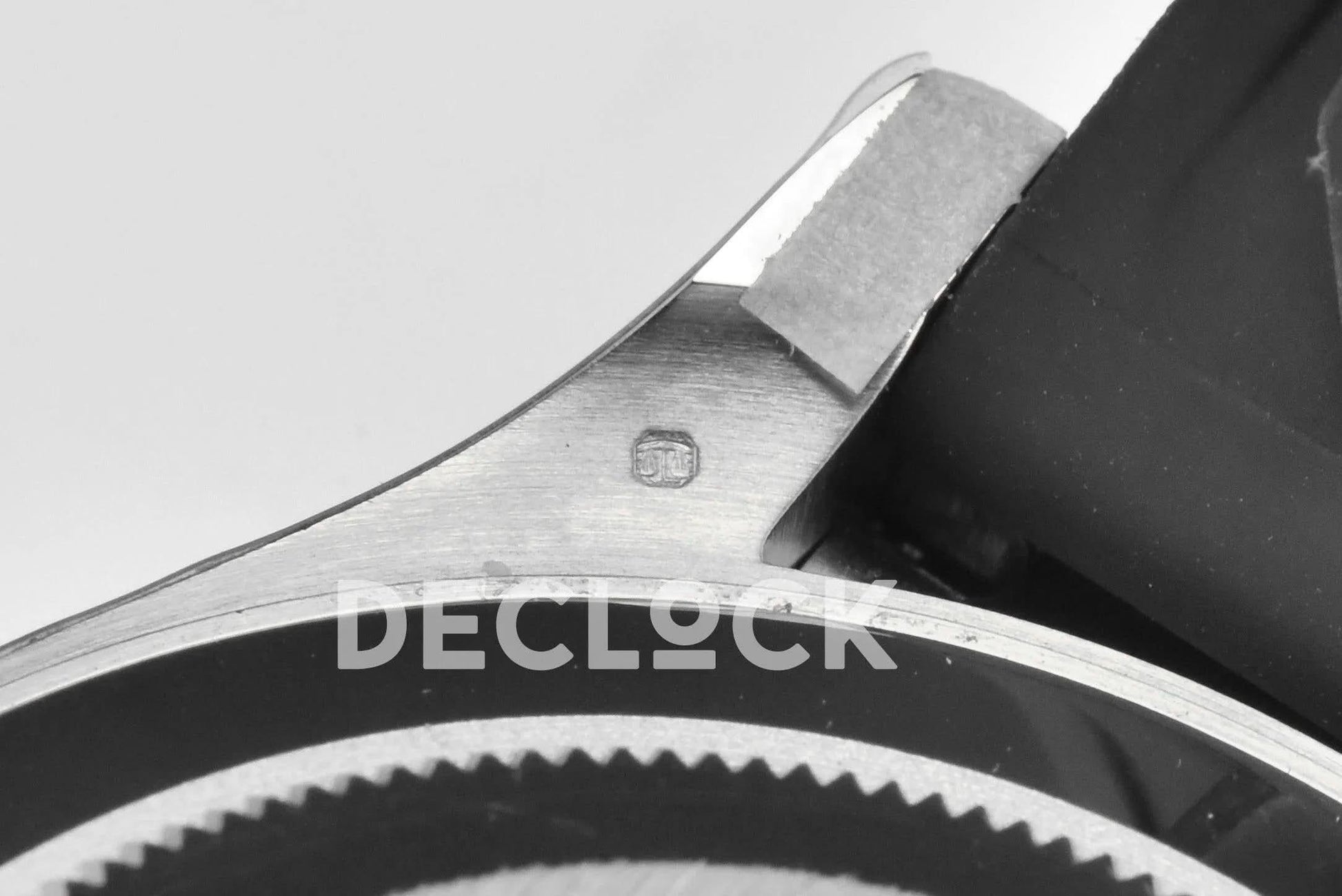 Replica Rolex Daytona 116519 White Dial in White Gold on Rubber Strap |  Declock.