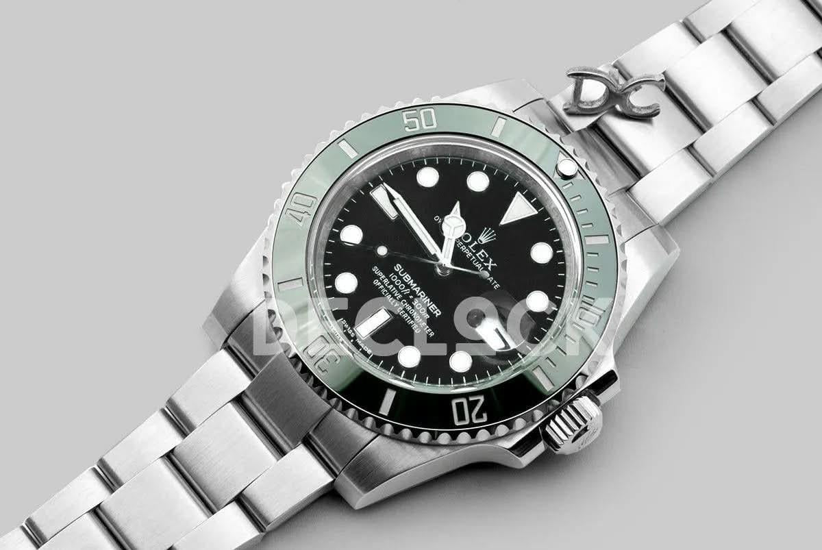 Rolex Submariner 126610LV Starbucks replica – λοξή όψη κάσας και μπρασελέ