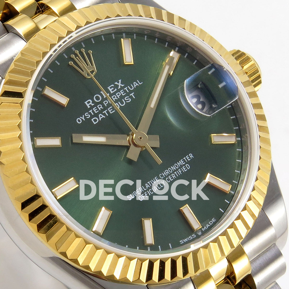 Rolex Datejust 31 278273 Green Stick Yellow Two-Tone Jubilee XRF A2236 replica - Close-up of the green dial with luminous gold-framed baton indices, native hands, date cyclops and fluted yellow-tone bezel
