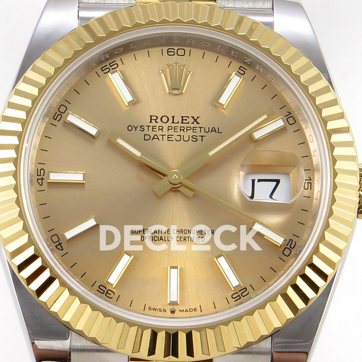 Rolex Datejust 41 126333 Champagne Jubilee QF JH3235 Free Sprung replica - macro view of the champagne sunburst dial, gold-framed luminous sticks and arabic five-minute track