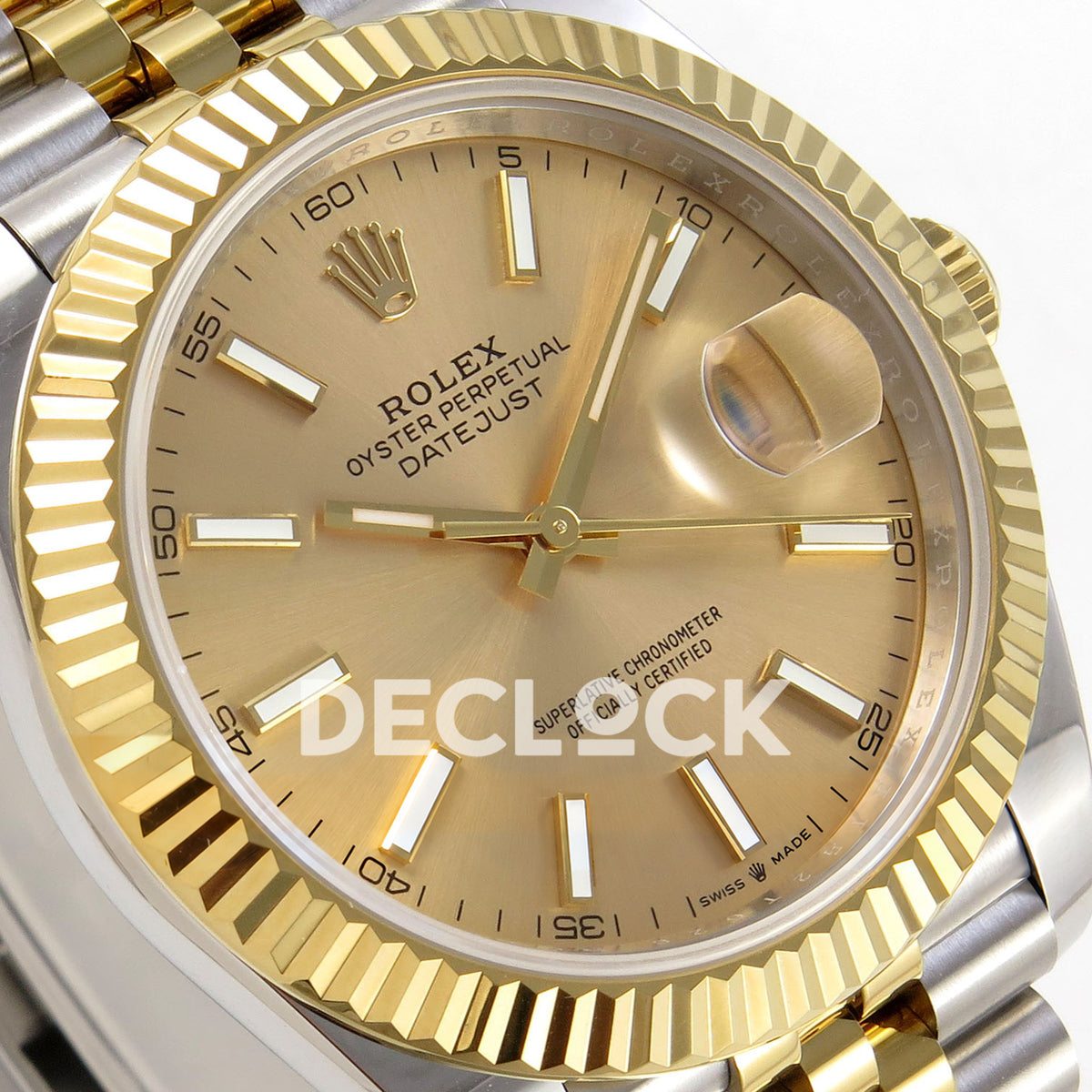 Rolex Datejust 41 126333 Champagne Jubilee QF JH3235 Free Sprung replica - diagonal macro of the champagne sunburst luminous-baton dial with gold frames and yellow fluted bezel
