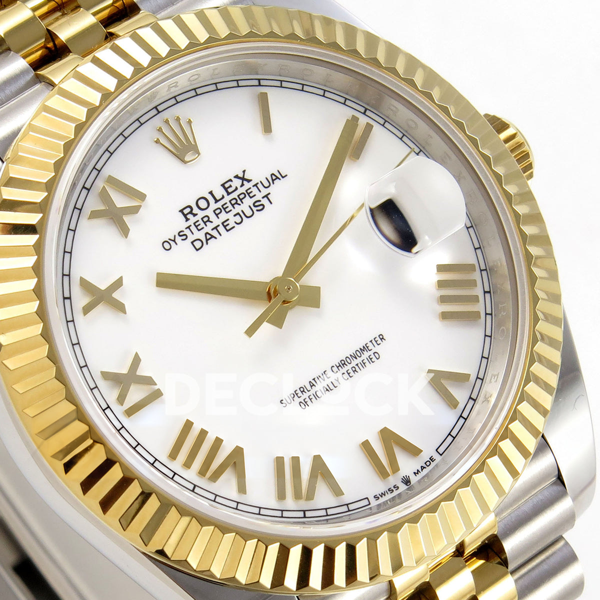 Rolex Datejust 41 126333 White Roman Jubilee QF JH3235 Free Sprung replica - diagonal close-up of the white raised-gold Roman dial and yellow fluted bezel