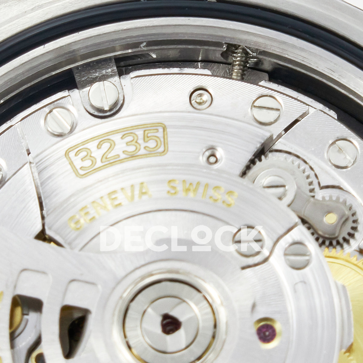 Rolex Datejust 41 Black Yellow Gold Clean Oyster — Λεπτομέρεια μηχανισμού 3235