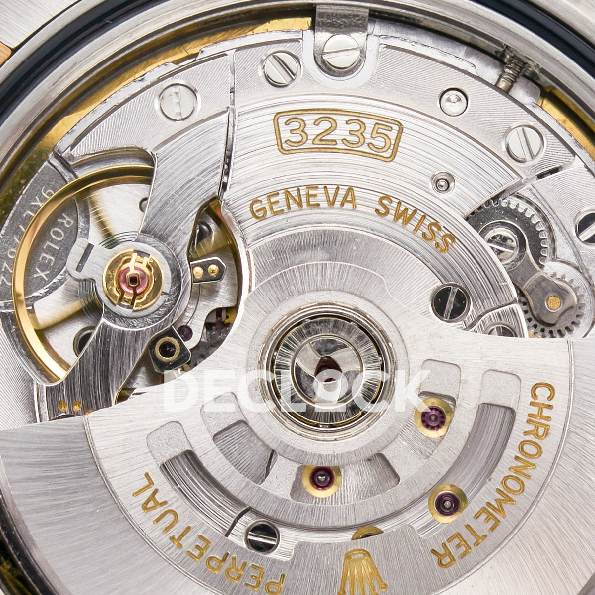 Rolex Datejust 41 MOP Diamond Yellow Gold Clean Jubilee — Λεπτομέρεια μηχανισμού 3235