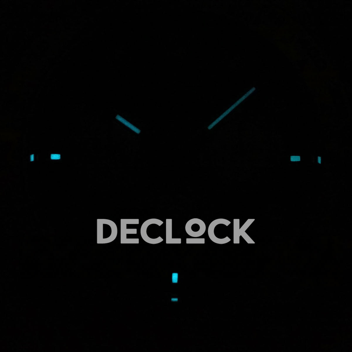 Rolex Daytona 126505 BTF replica - original cyan luminous hands and hour markers photographed in darkness