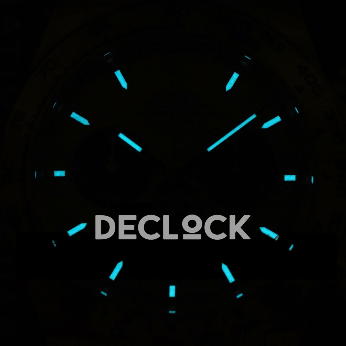 Rolex Daytona 126505 VSF replica - original cyan luminous hands and hour markers in darkness