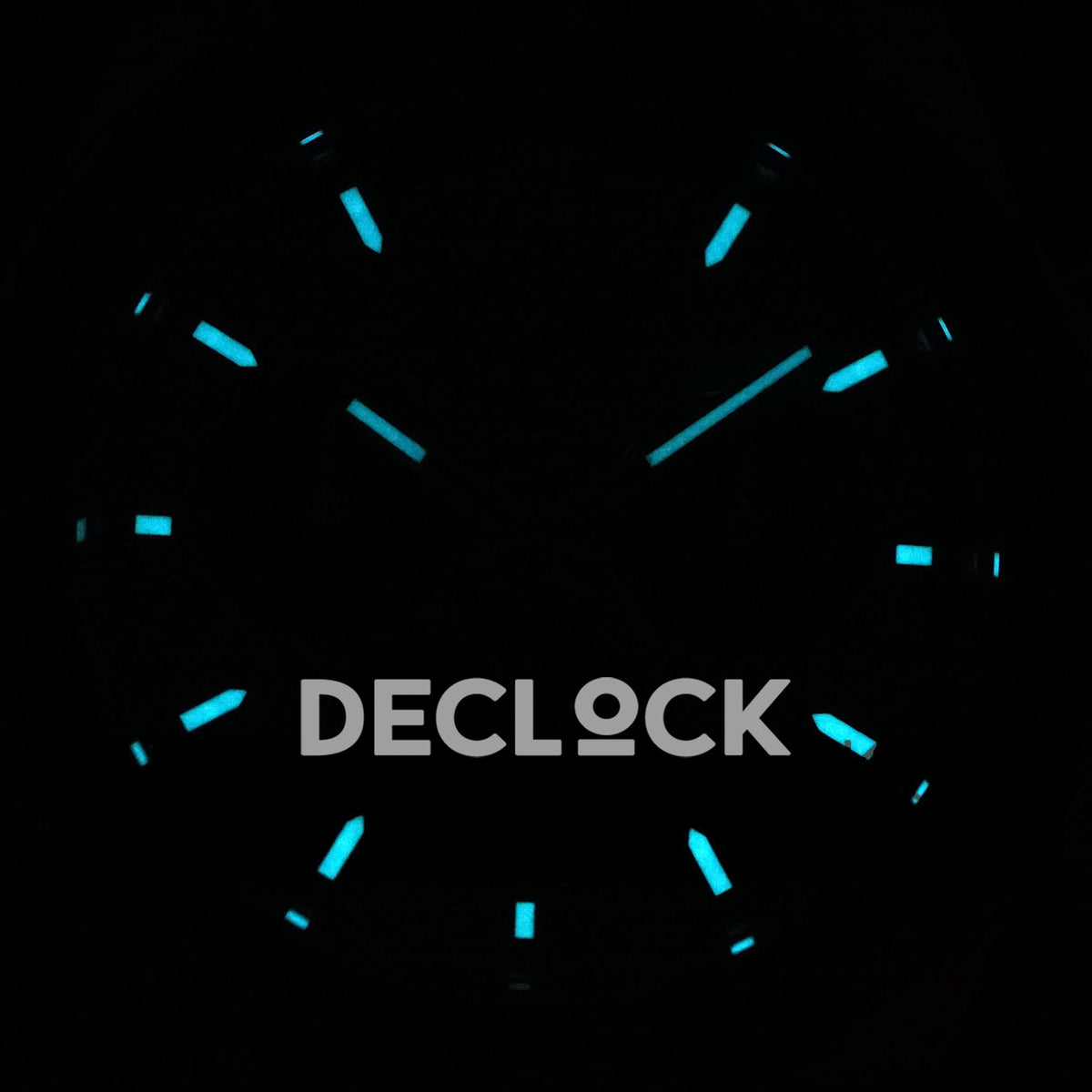 Rolex Daytona 126518 VSF V2 Tiffany Blue replica - exact original cyan luminous hands and hour markers in darkness