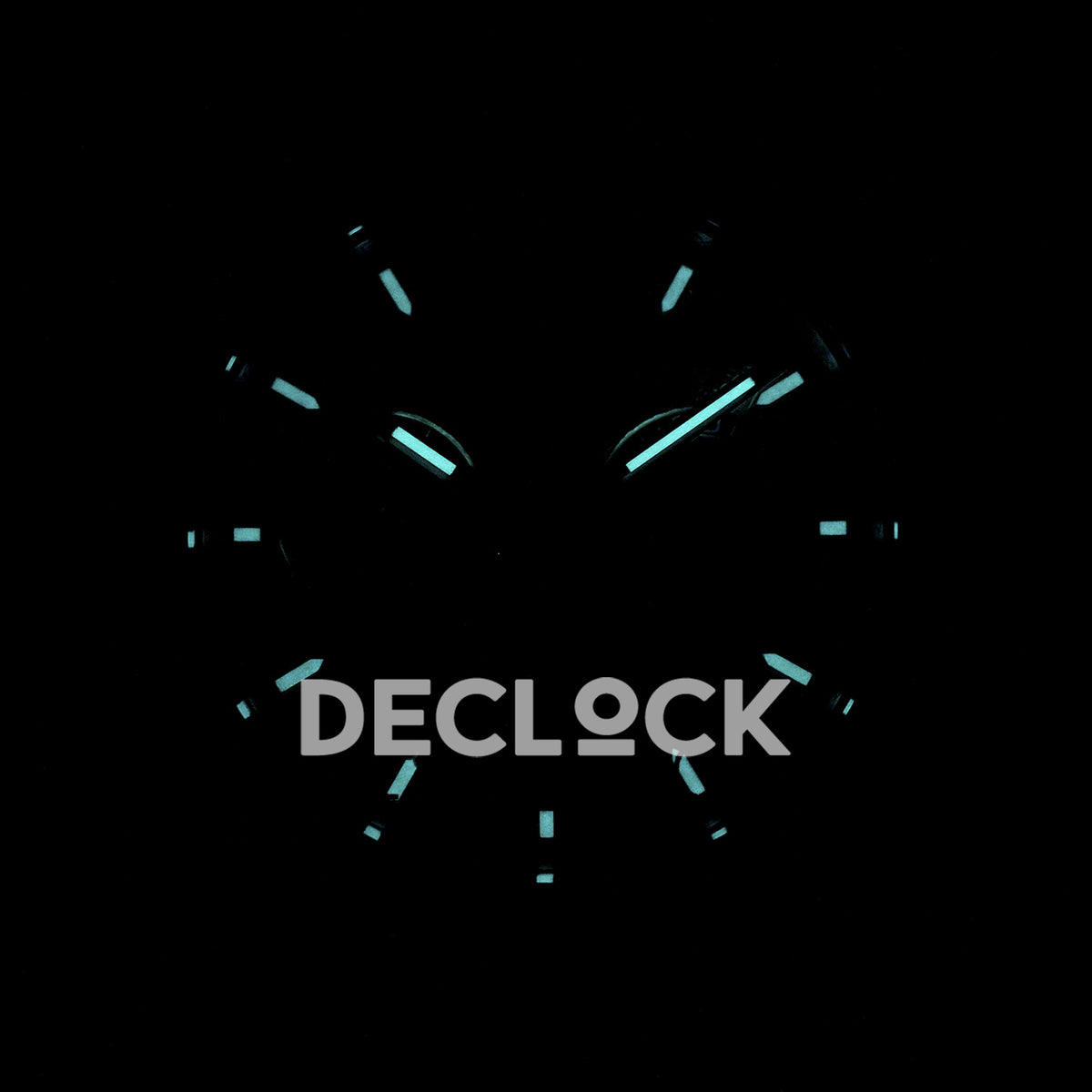 Rolex Daytona 126519 ARF replica - original cyan luminous hands and baton hour markers in darkness