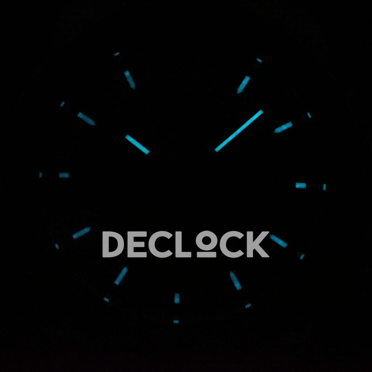 Rolex Daytona 126519 Clean Plus replica - blue luminous hands and hour markers photographed in the dark