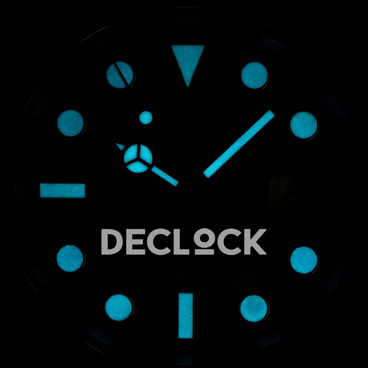Rolex Yacht-Master 126655 WF replica, blue luminous hands and hour markers in darkness